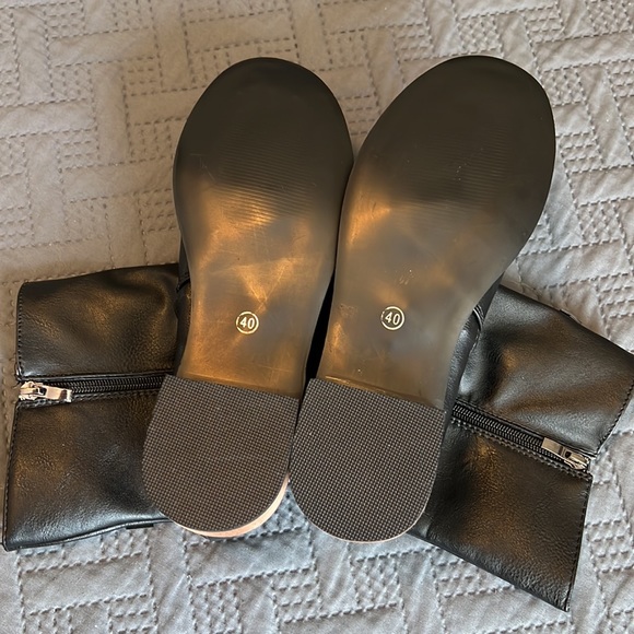 Black Boots - size 40/8 - Picture 7 of 8